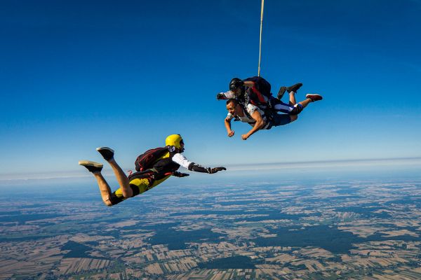 Saut en parachute : bénéfices et précautions à prendre